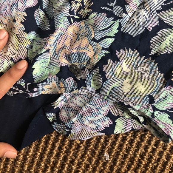 Flower print sleeveless top - Picture 4 of 10